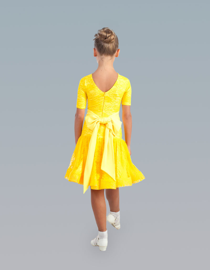 Rating dress for the dance floor, with a bow