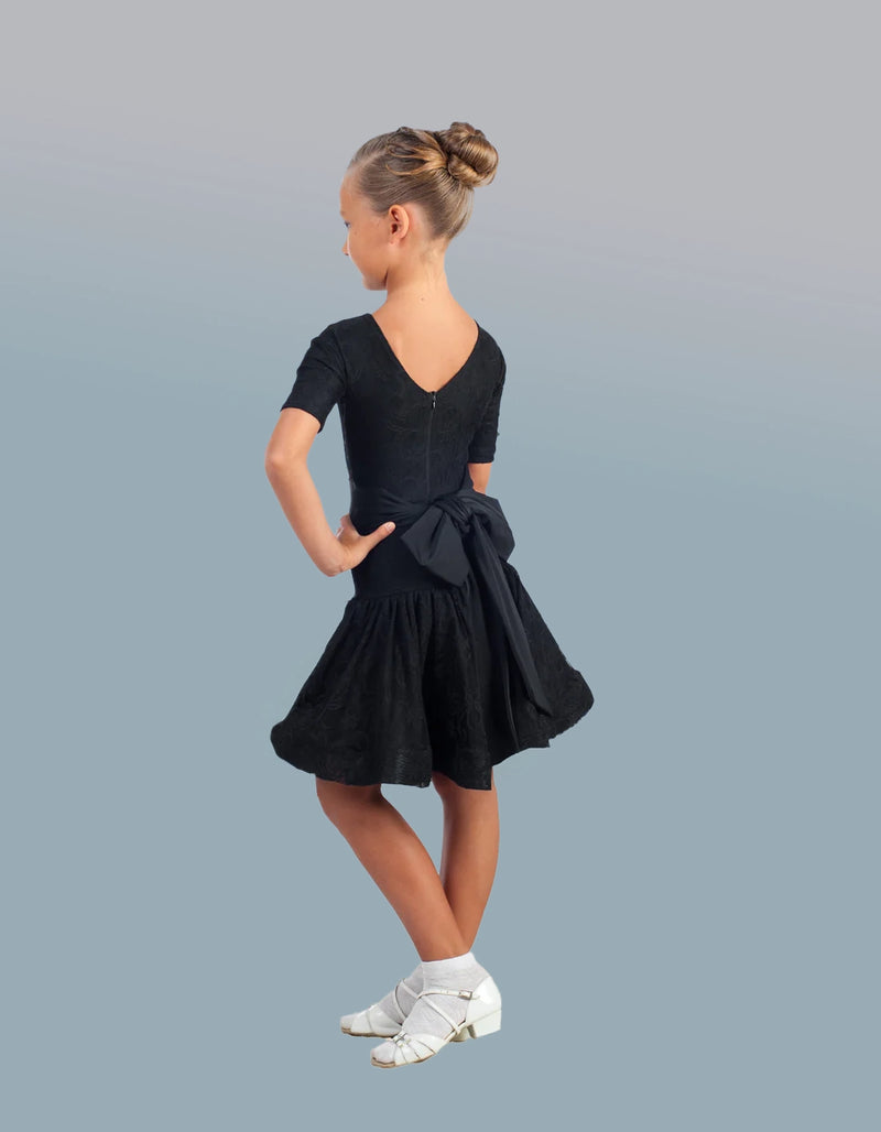 Rating dress for the dance floor, with a bow