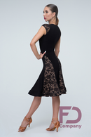 Sleeveless blouse with guipure inserts