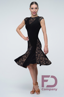 Sleeveless blouse with guipure inserts