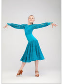 Chic dress for dancing with voluminous sleeves