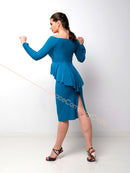 Blouse with raglan sleeves