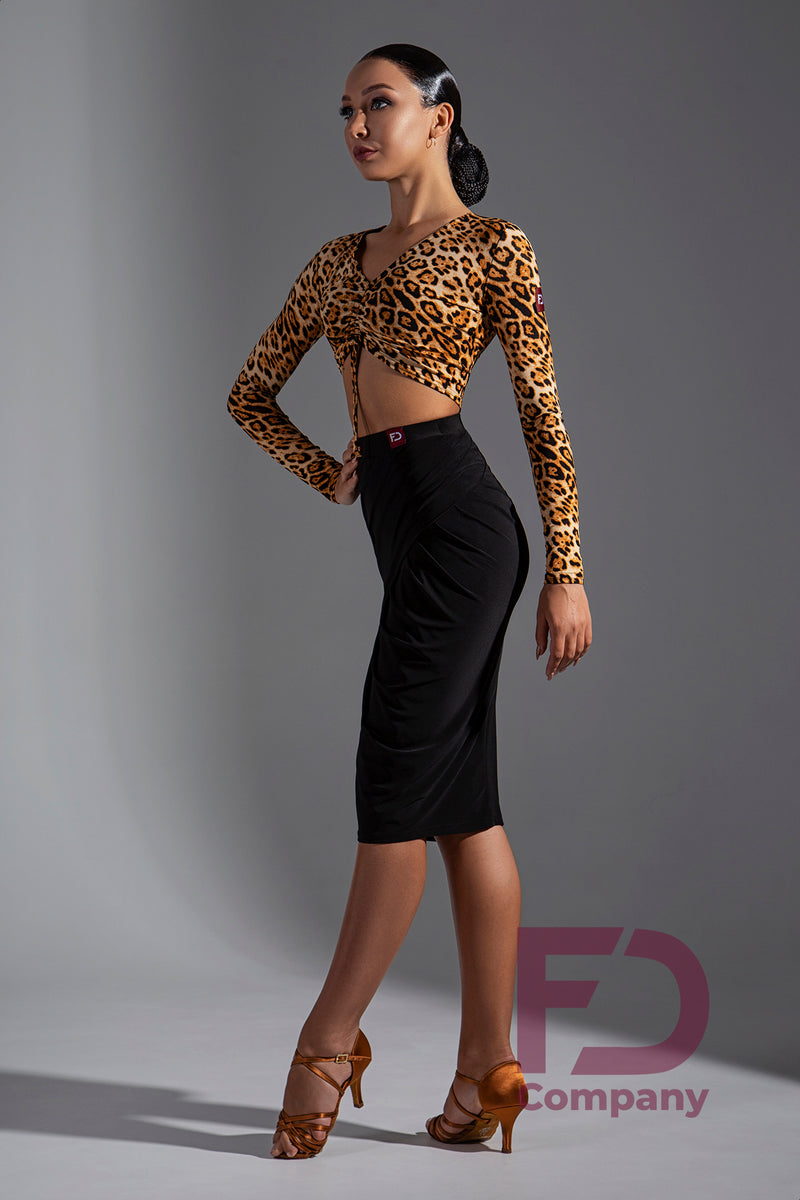 Long sleeved leopard crop top