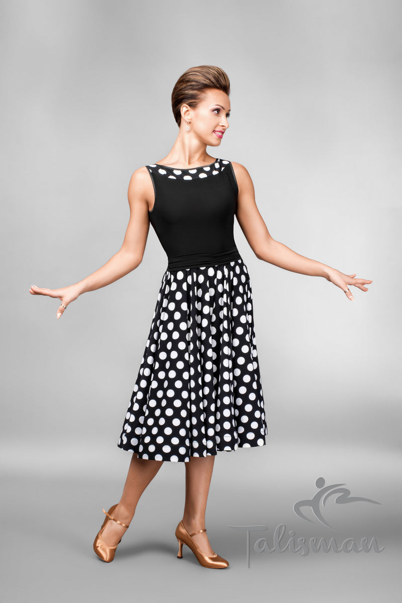 Dress for the standard with a print of peas. Long dress for ballroom dancing.
