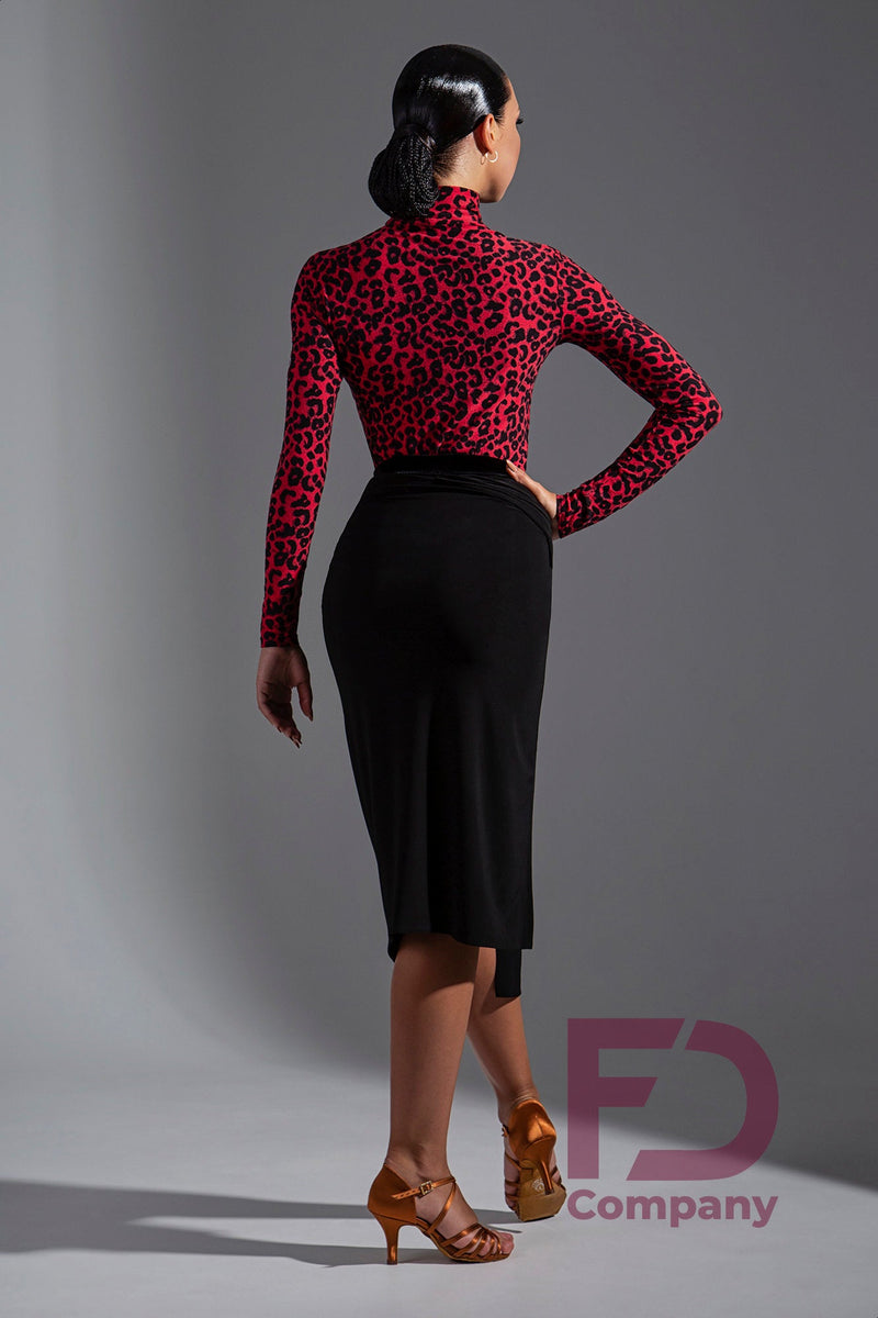 Red leopard golf for dancing. Women's golf with long sleeves. Ballroom high collar golf. Form-fitting golf for performances.