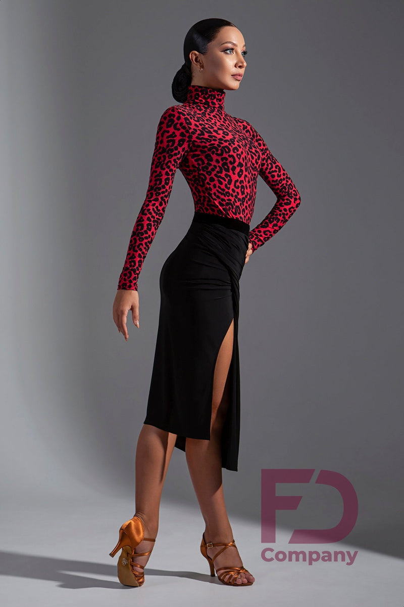 Red leopard golf for dancing. Women's golf with long sleeves. Ballroom high collar golf. Form-fitting golf for performances.
